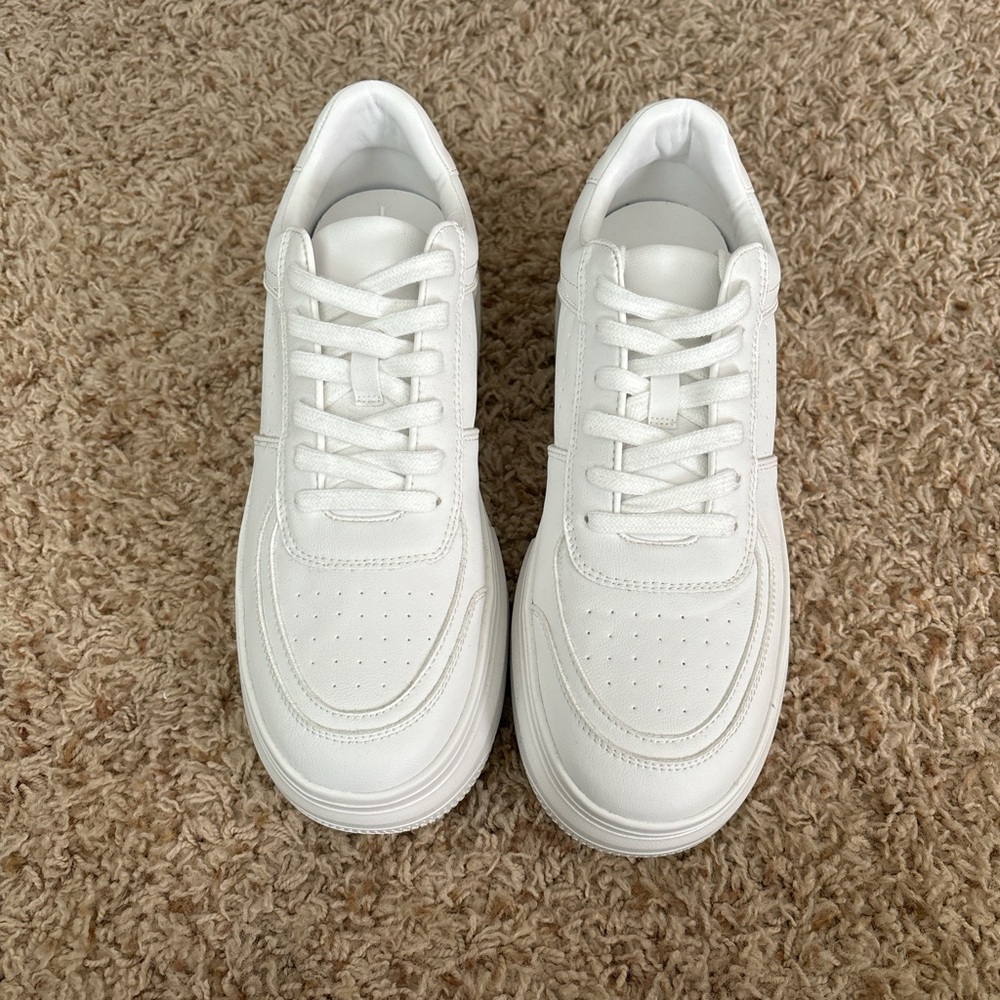Steve Madden White Sneaker